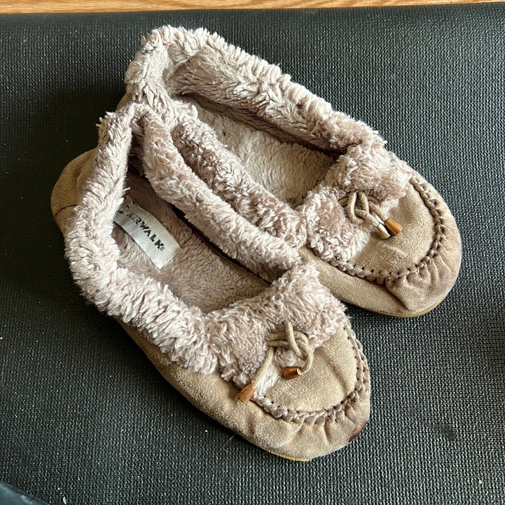 Fuzzy moccasin slippers